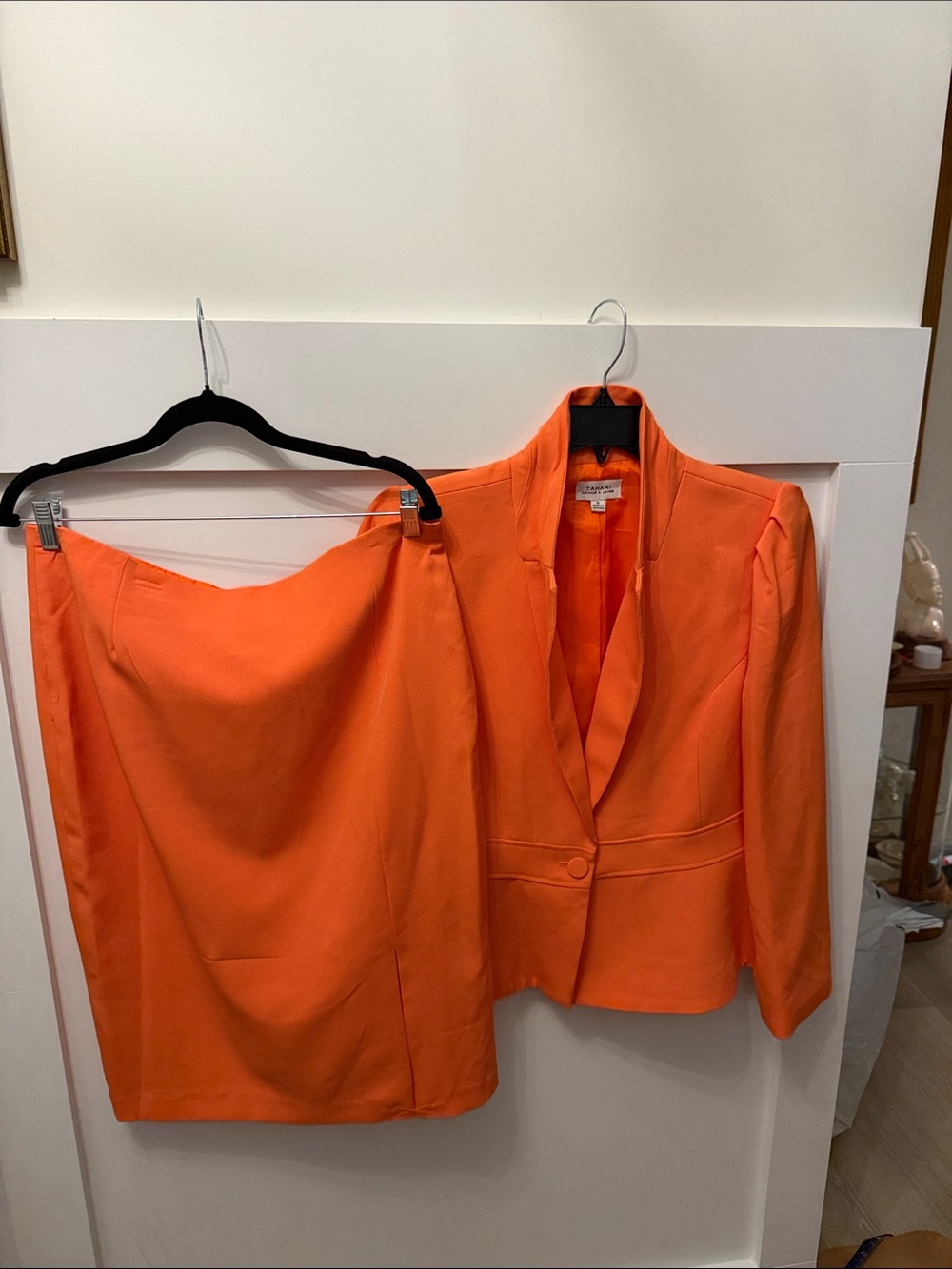Tahari Vibrant Orange Women's Skirt Suit Blazer & Pencil Skirt Set never worn!
